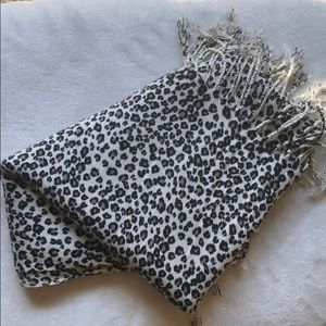 Scarf black and white animal print